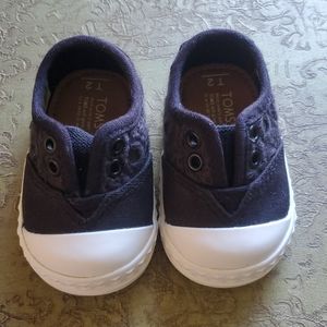 Brand new black crochet infant Toms